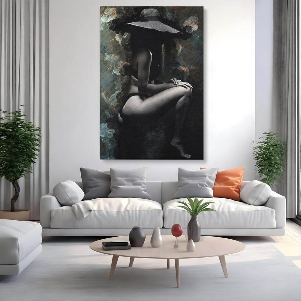 Tablou canvas cu tablou canvas cu silueta feminina, fara rama, pe sasiu de lemn, pe perete intr-un living